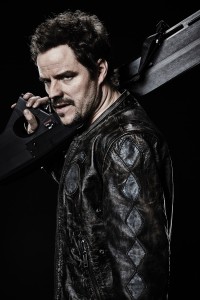 DM_S02_THREE_BLK_0369b