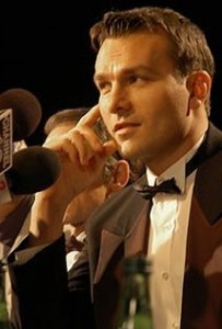 MV5BMTkxNjQwOTIyMV5BMl5BanBnXkFtZTcwNTc5MDkwNA@@._V1_UY317_CR131,0,214,317_AL_